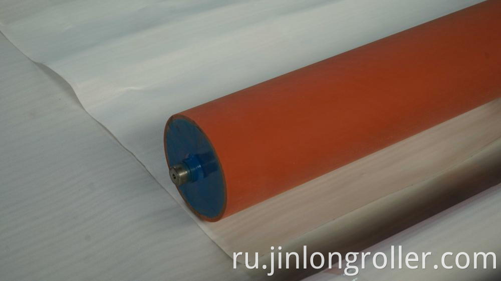 Spreading machine rubber roller